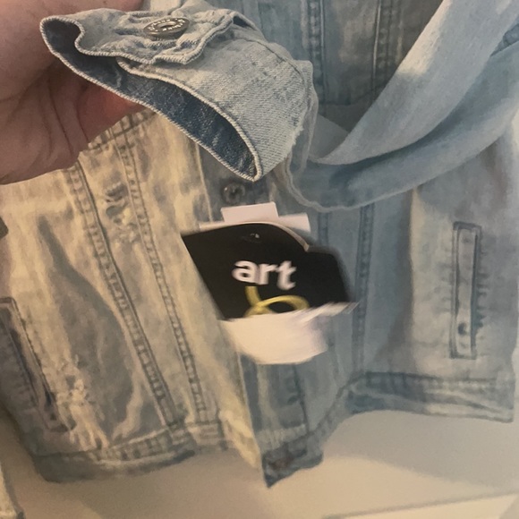 Girls size L(9-10) distressed jean coat. - Picture 6 of 9